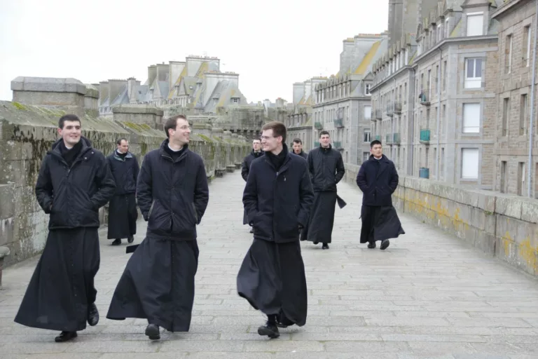 Prêtres Communauté Saint-Martin Evron
