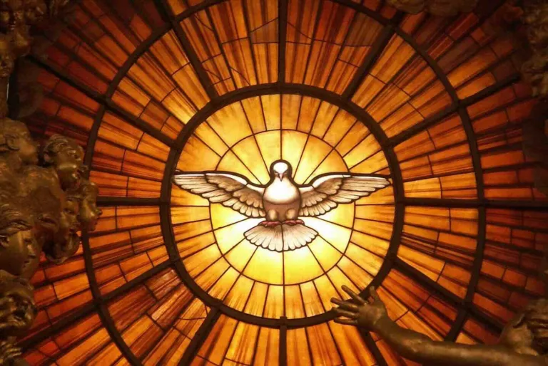 saint esprit vitrail