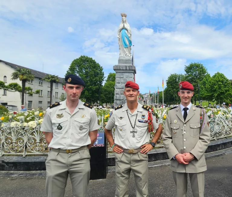 3 aumôniers militaires à Lourdes