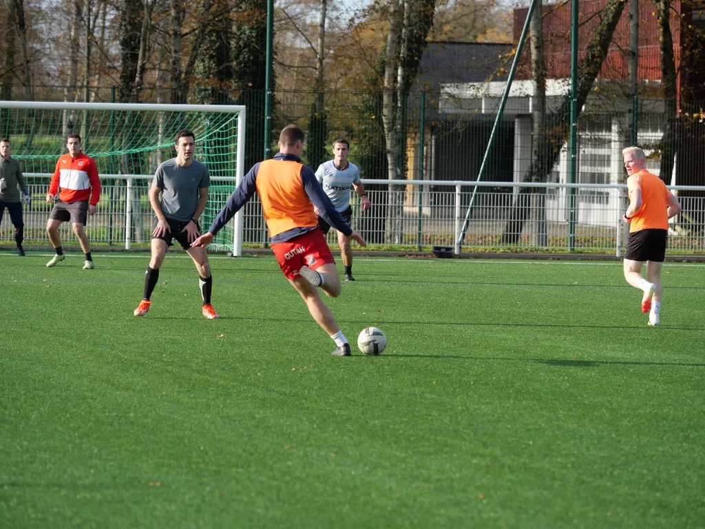 Séminaristes jouant au foot