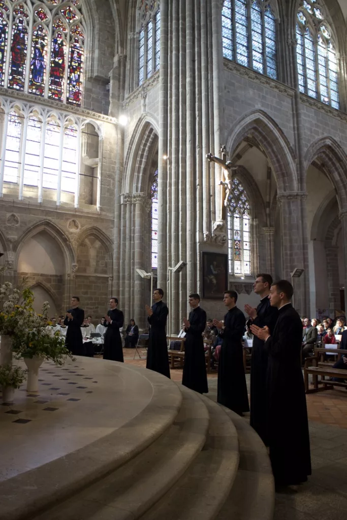 Admissions parmi les candidats aux ordres sacrés