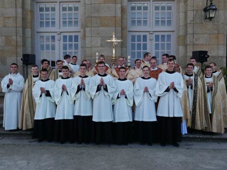 Admissions parmi les candidats aux ordres sacrés